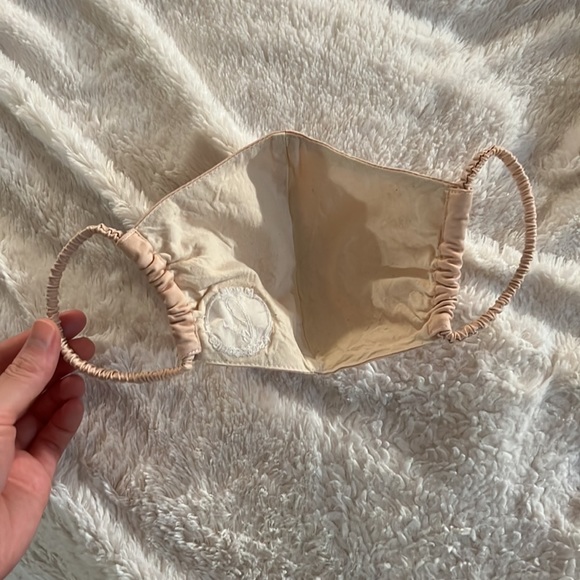 Blush tone reusable mask - Picture 3 of 4